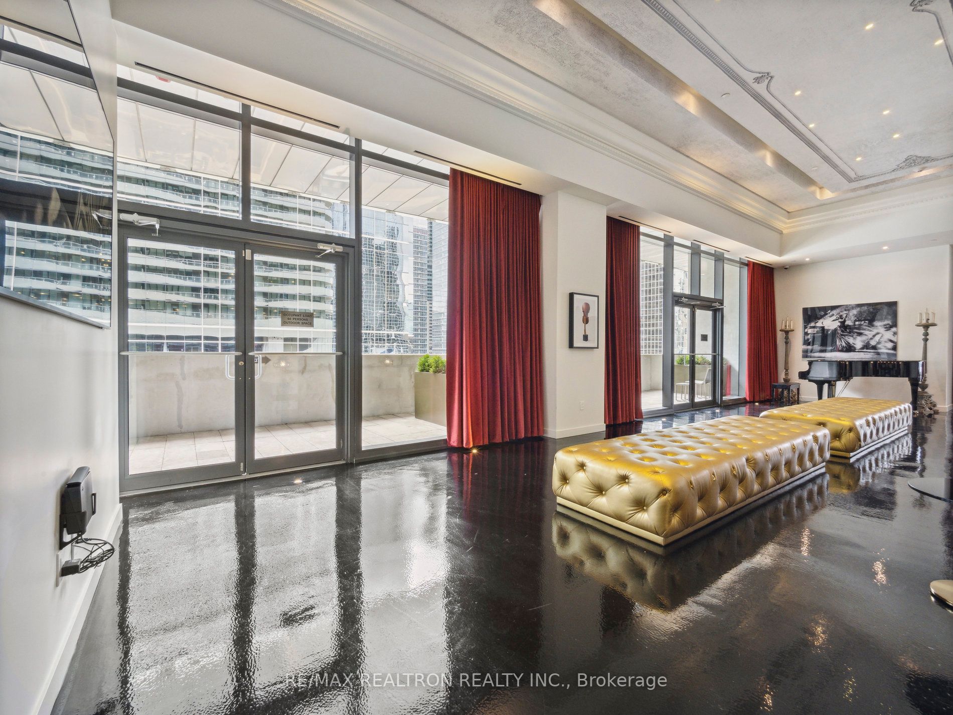 197 Yonge St, #1409