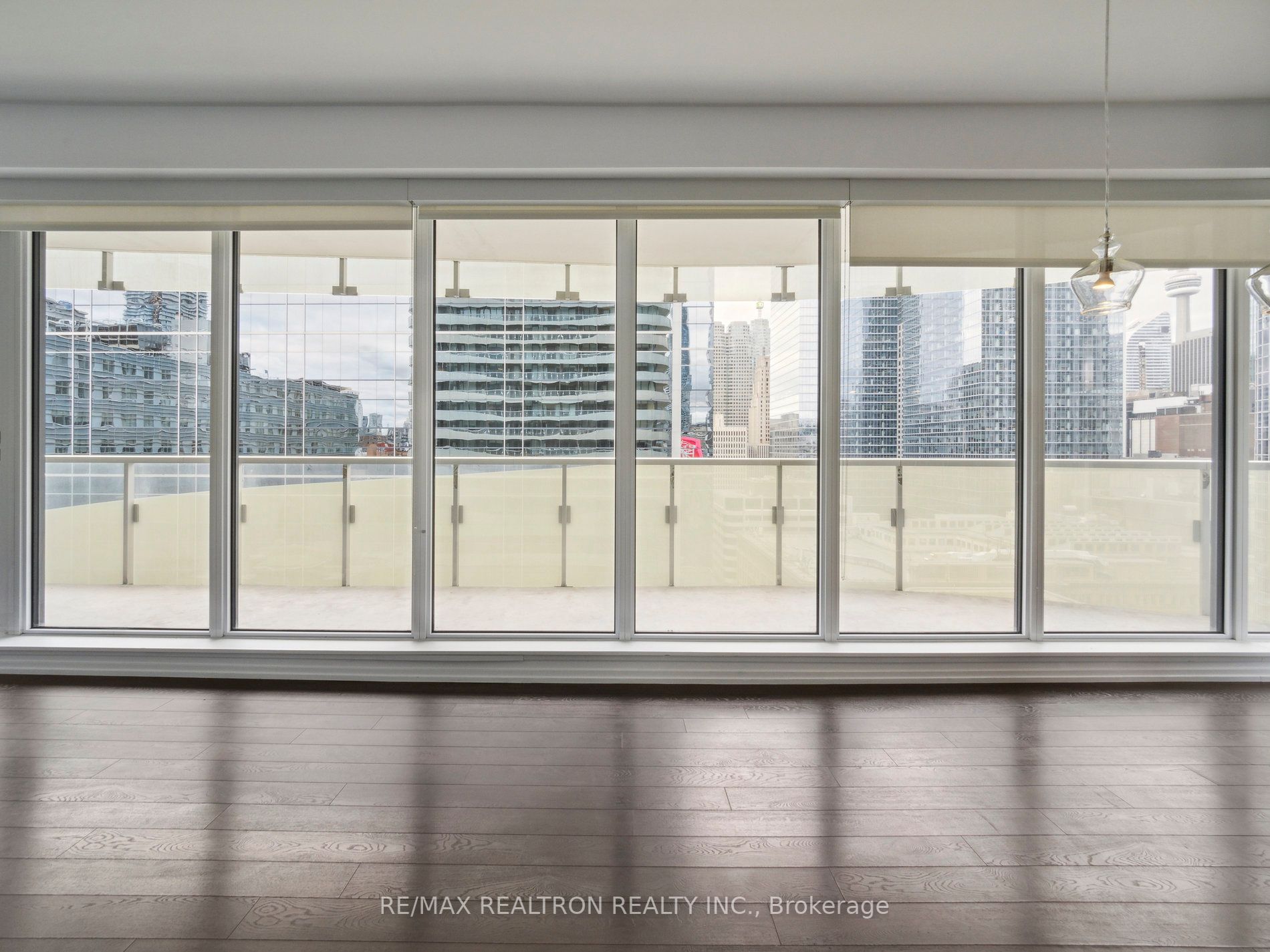 197 Yonge St, #1409
