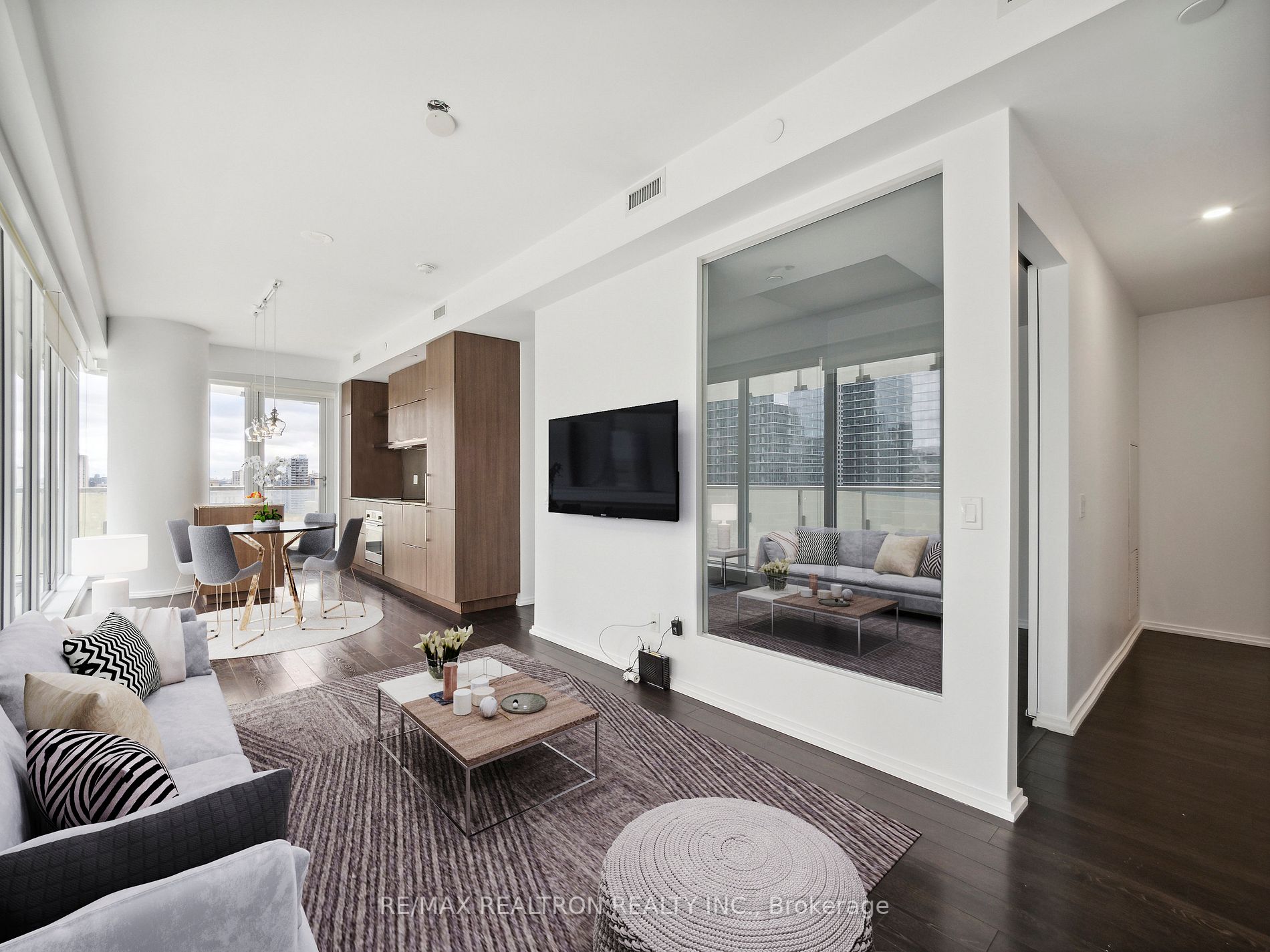 197 Yonge St, #1409