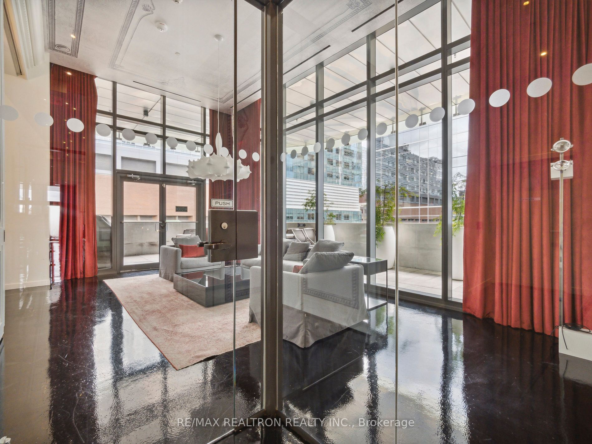 197 Yonge St, #1409