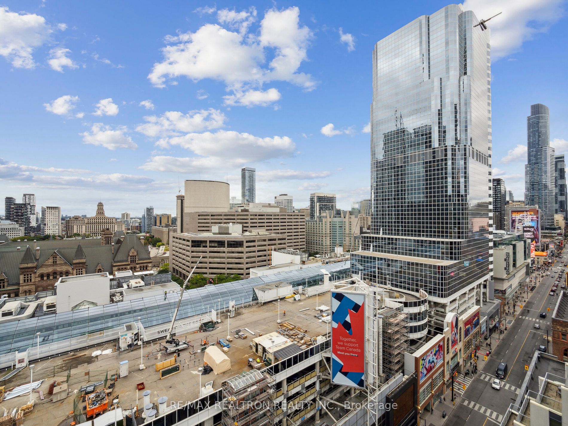 197 Yonge St, #1409