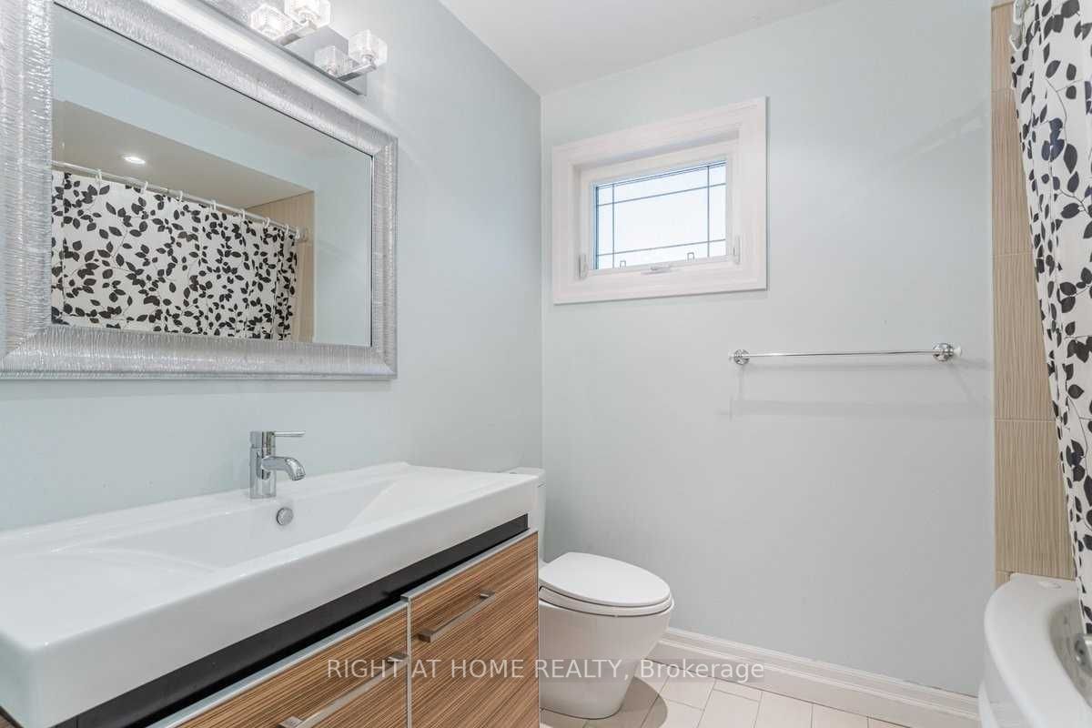 30 Hawksbury Dr