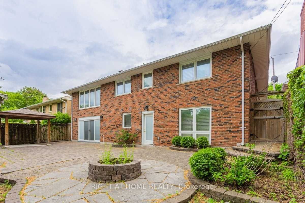 30 Hawksbury Dr