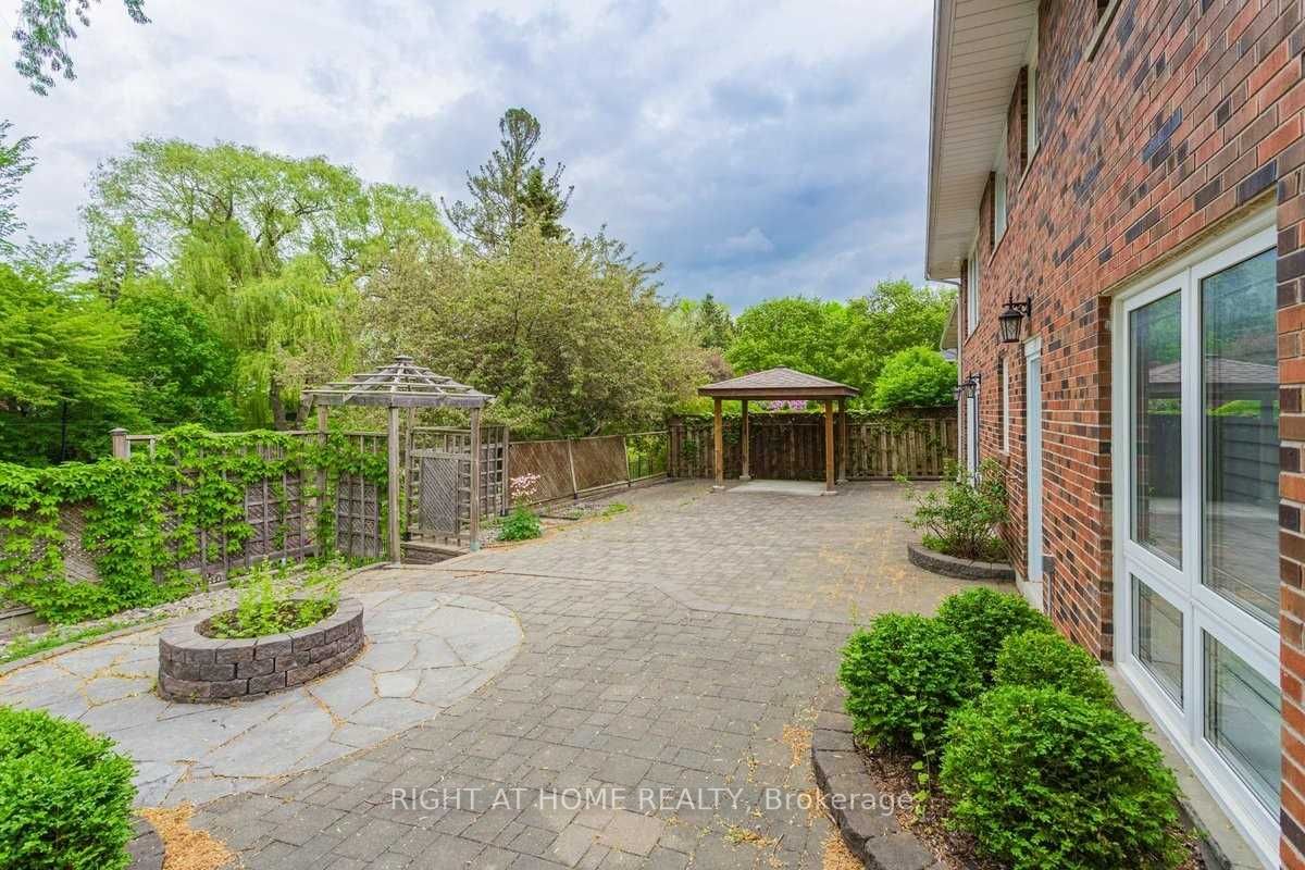 30 Hawksbury Dr