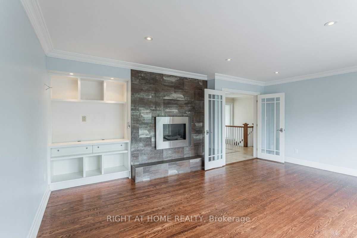 30 Hawksbury Dr