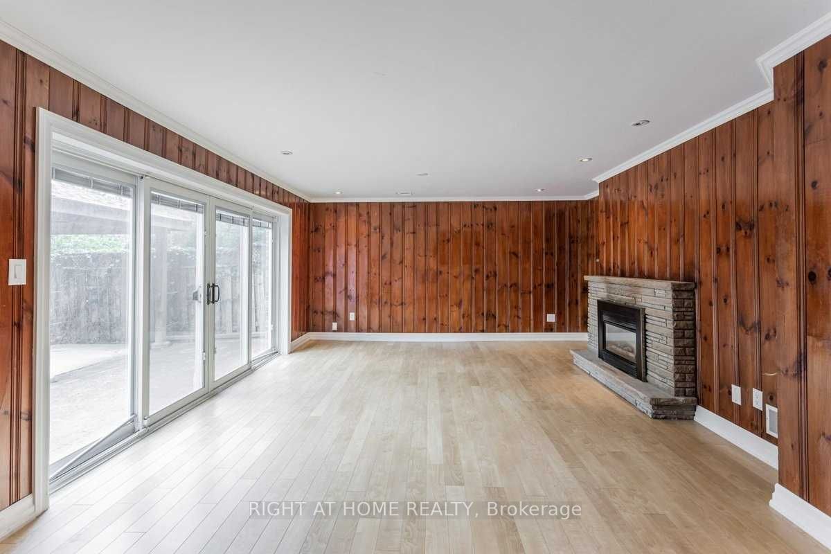 30 Hawksbury Dr