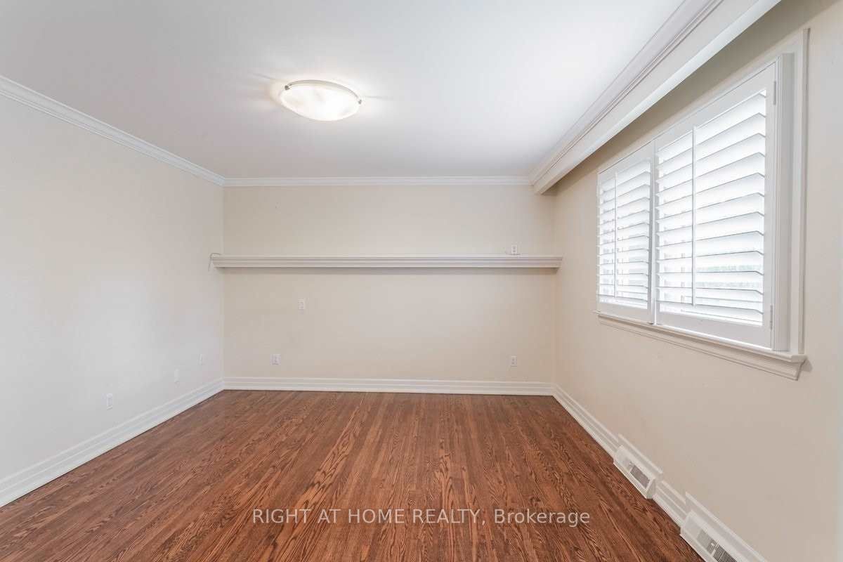 30 Hawksbury Dr