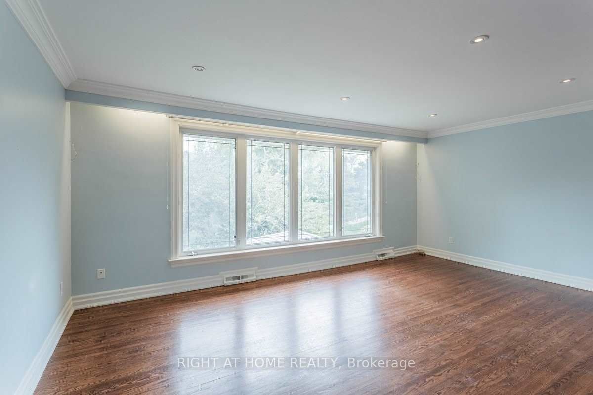 30 Hawksbury Dr