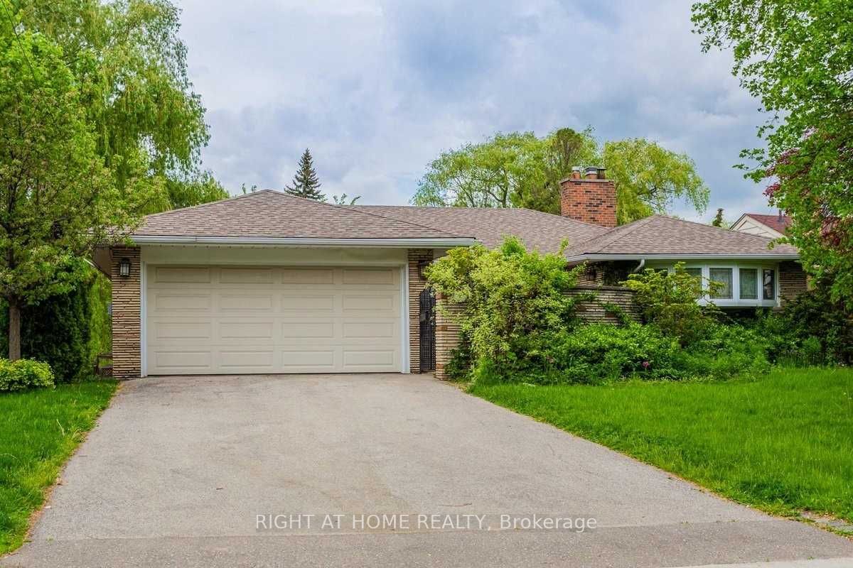 30 Hawksbury Dr