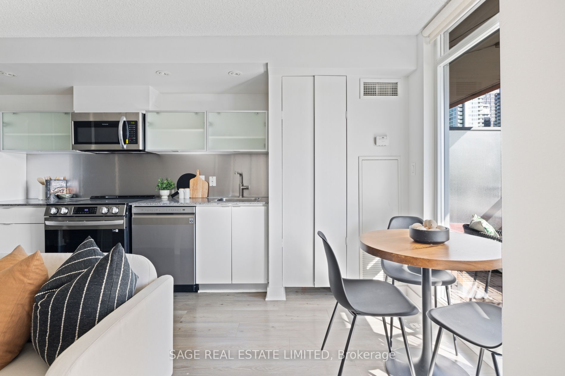 4K Spadina Ave, #317
