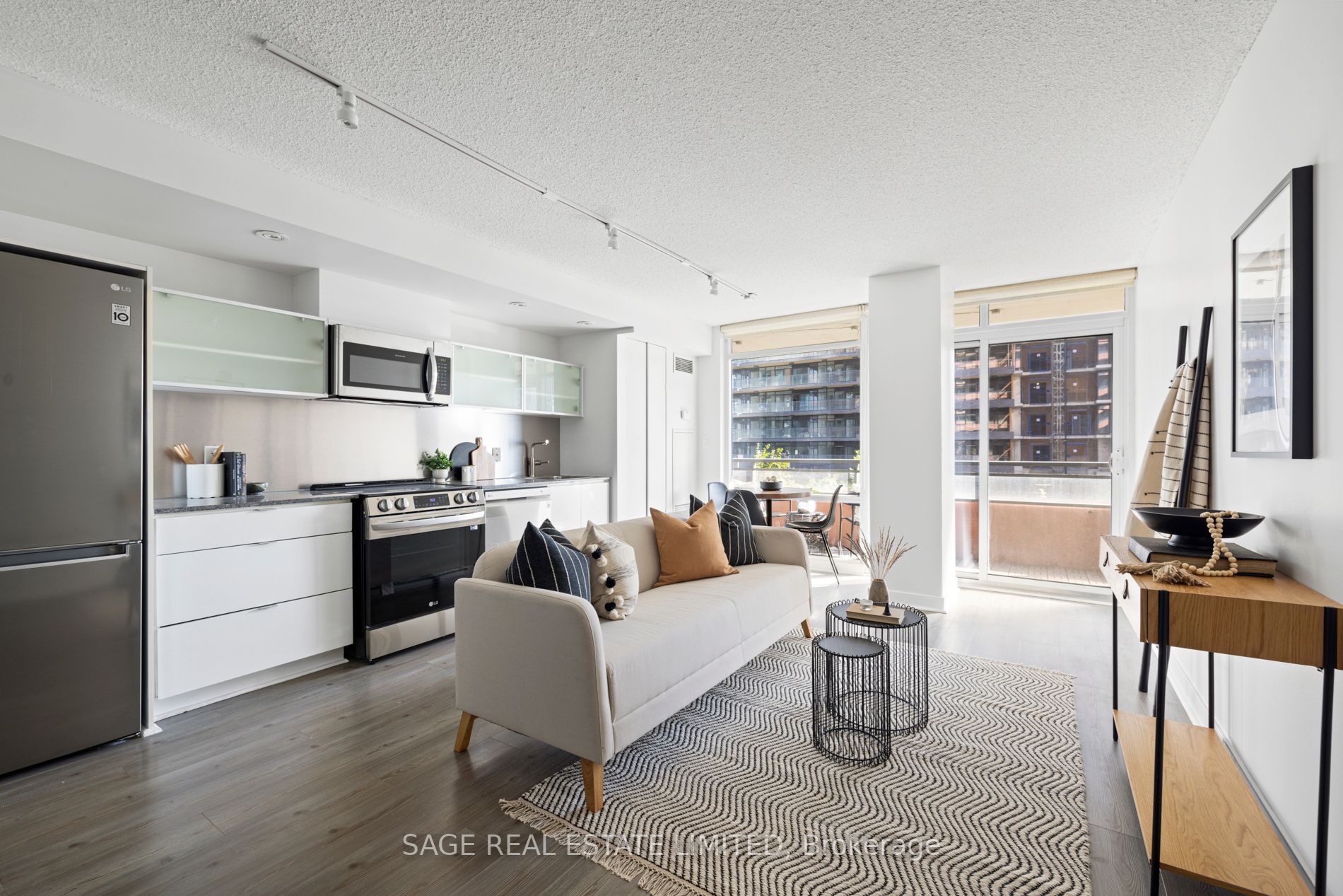 4K Spadina Ave, #317