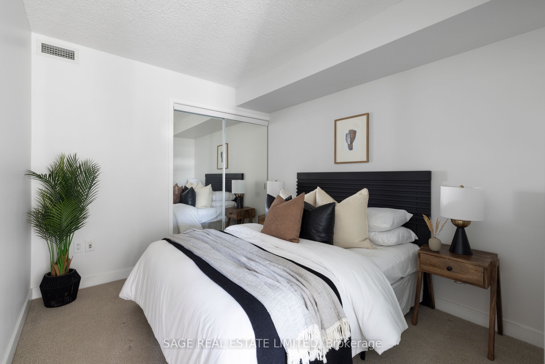 4K Spadina Ave, #317