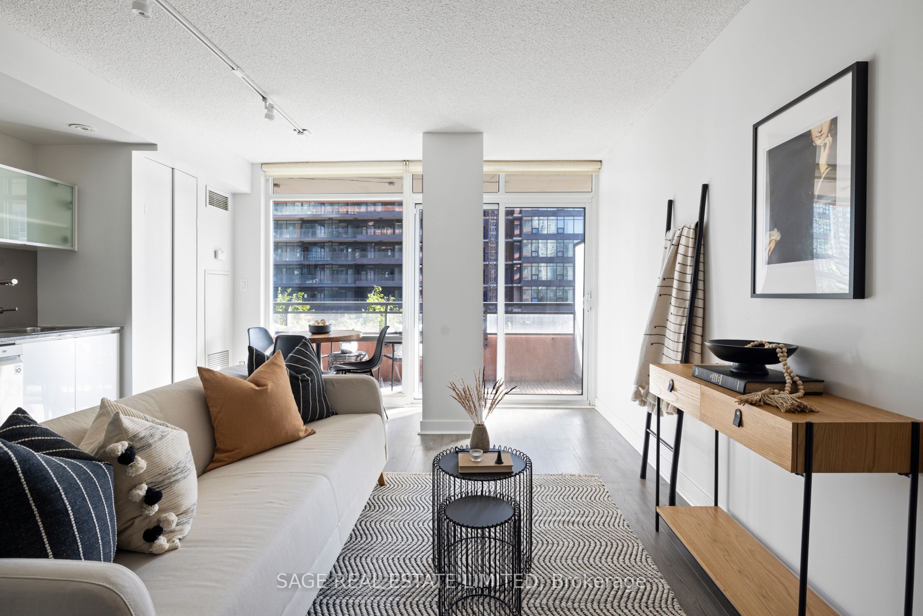4K Spadina Ave, #317