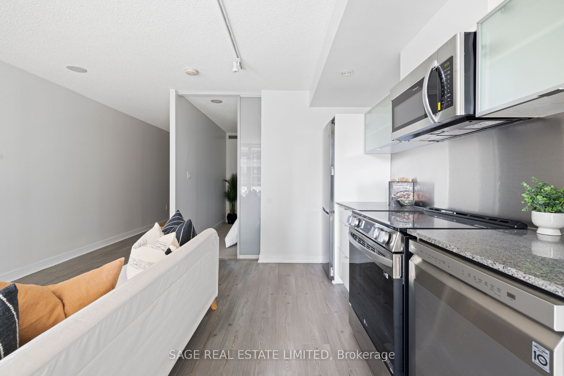 4K Spadina Ave, #317