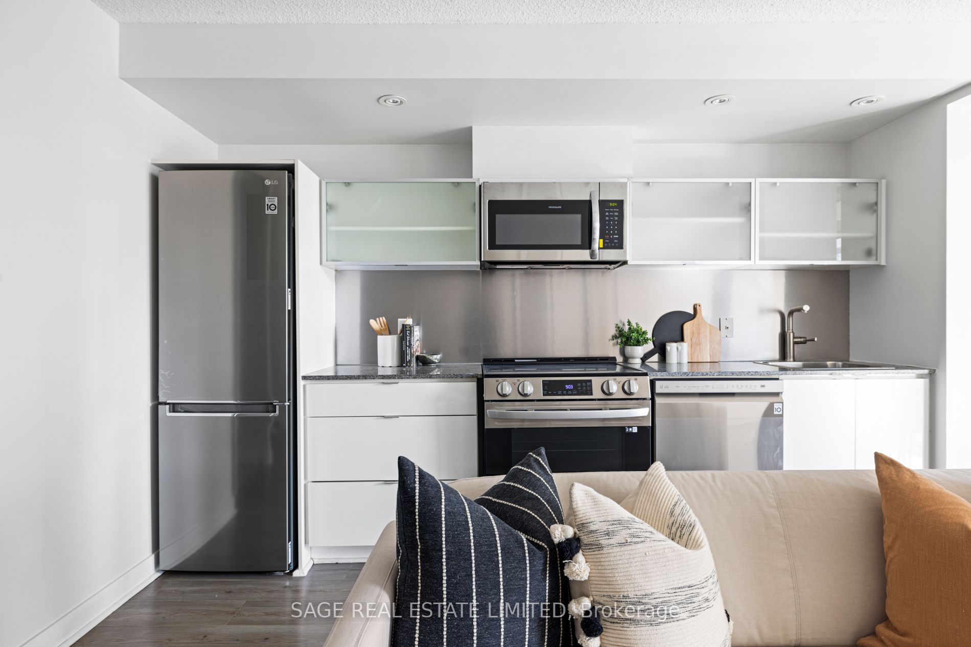 4K Spadina Ave, #317