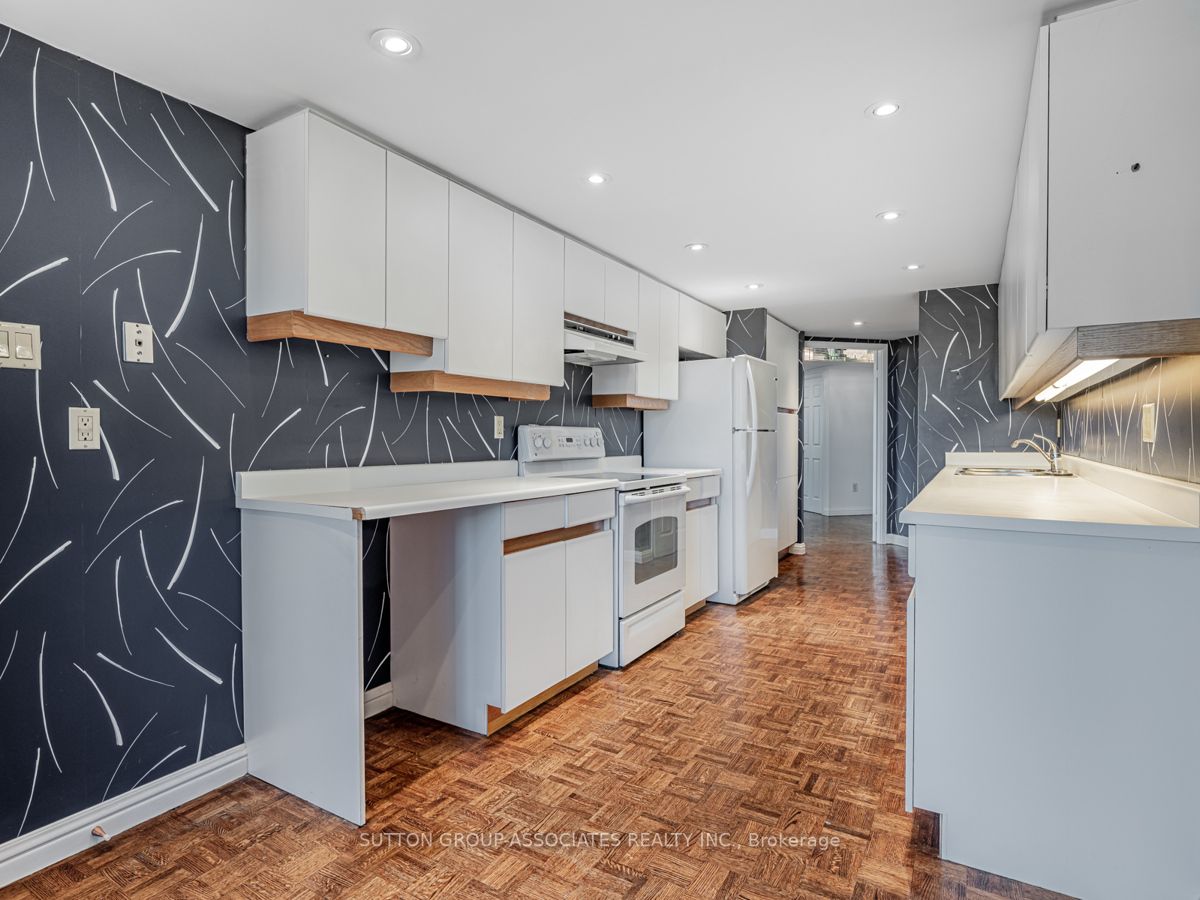 3900 Yonge St, #601