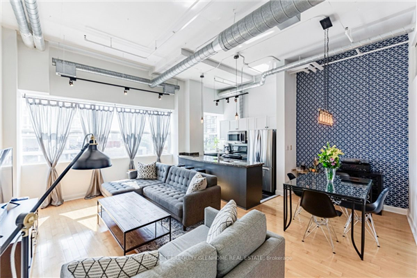 700 King St W, Toronto