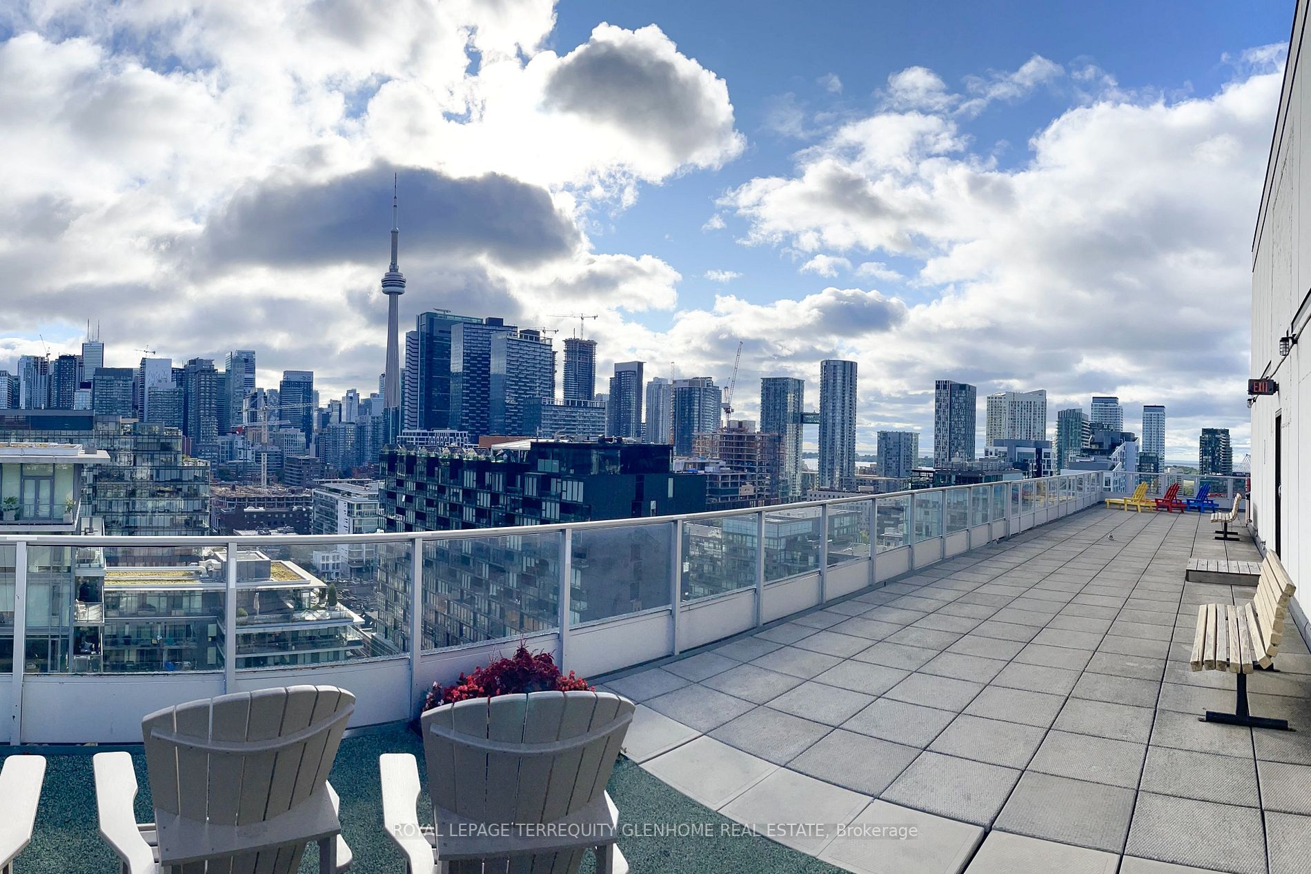 700 King St W, #514