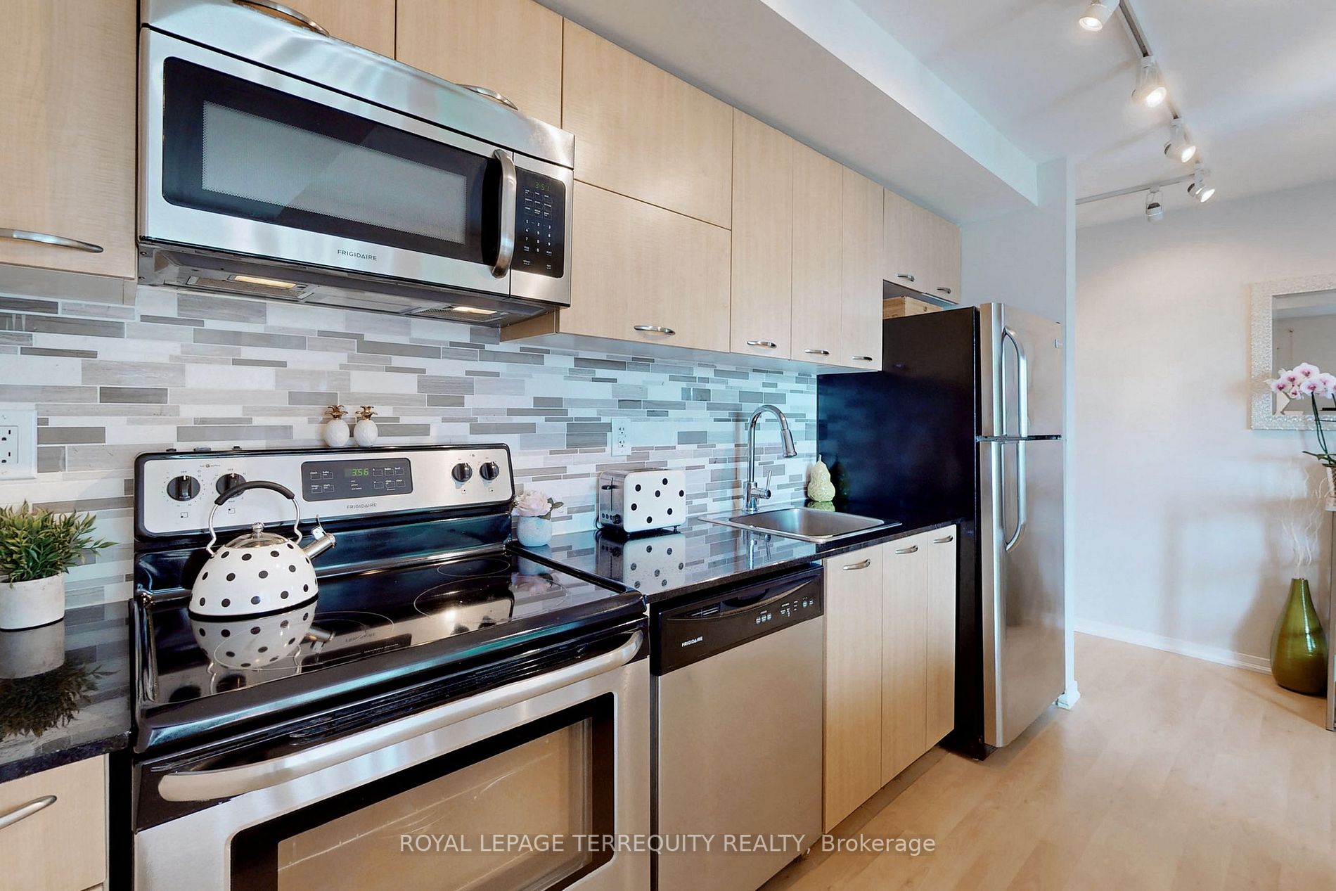 38 Joe Shuster Way, #710