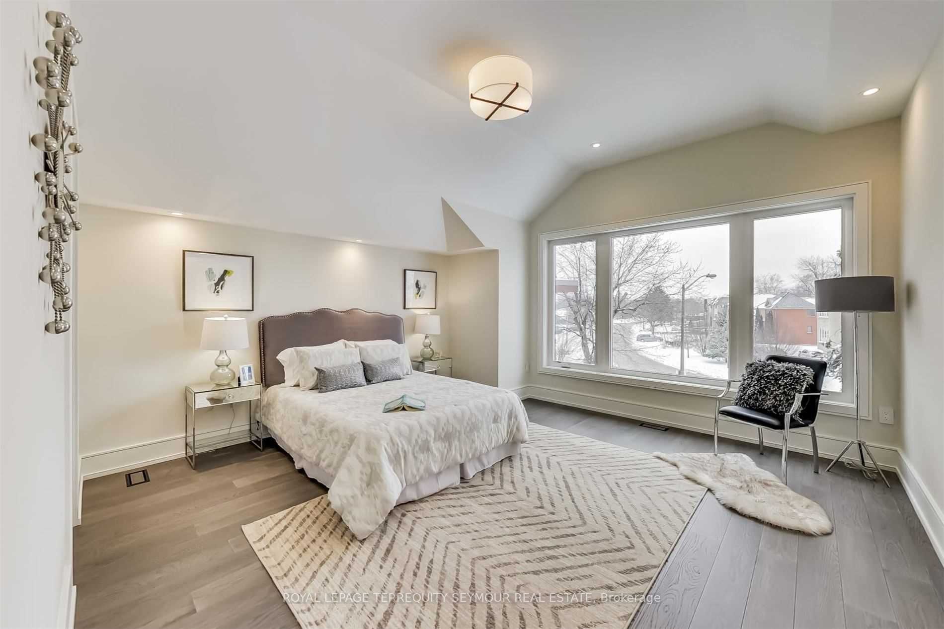 5 Yeomans Rd