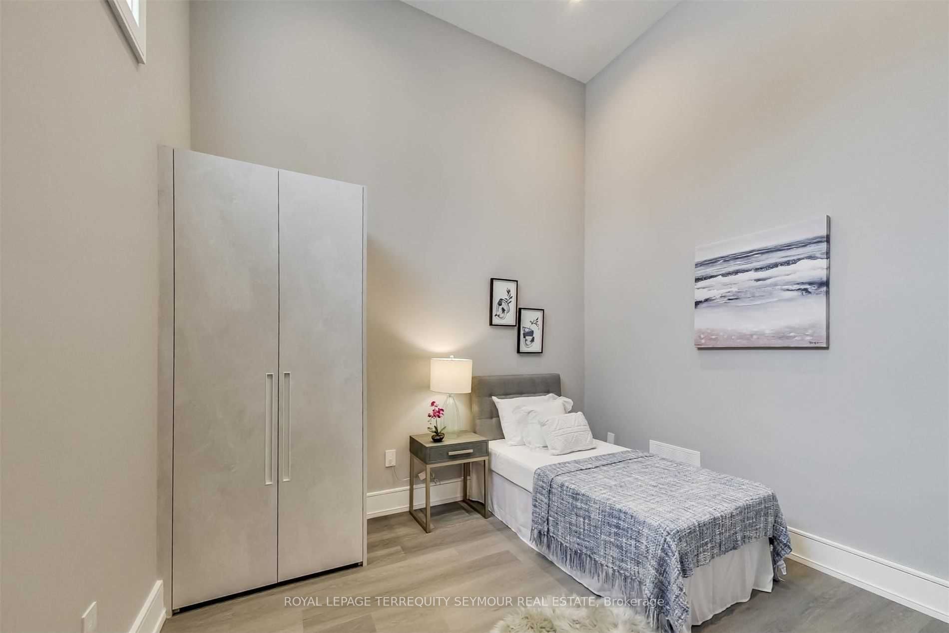 5 Yeomans Rd