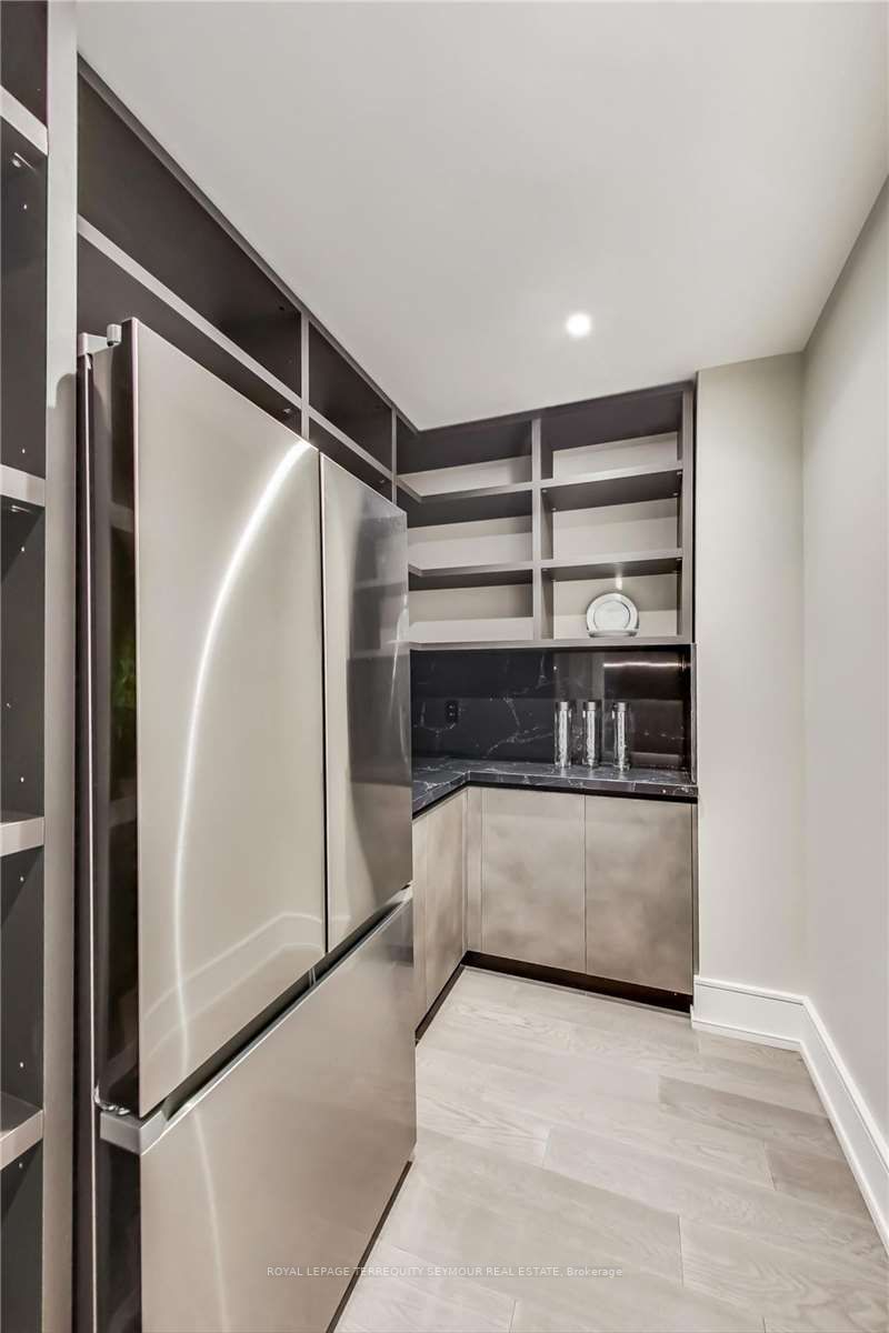 5 Yeomans Rd
