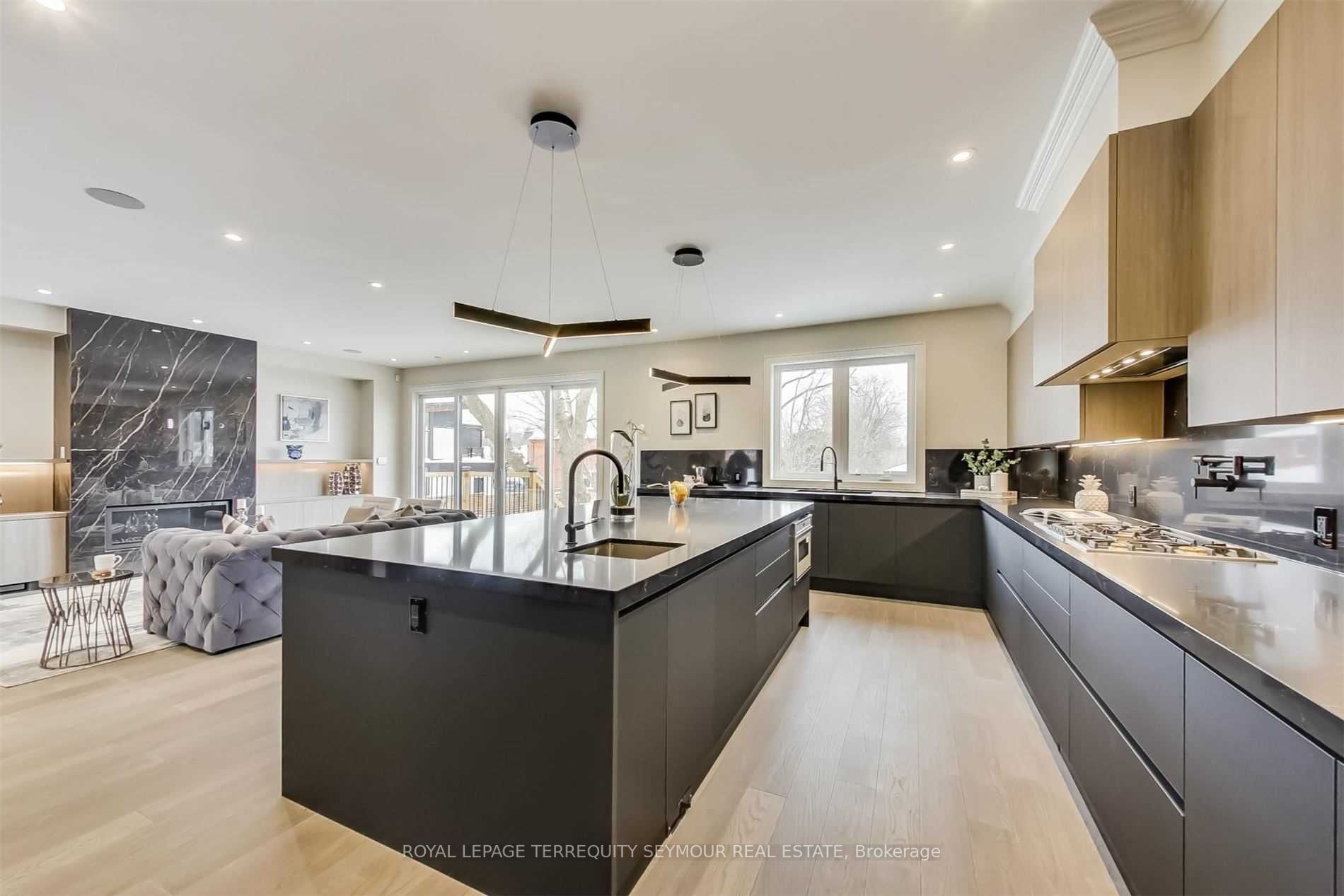 5 Yeomans Rd