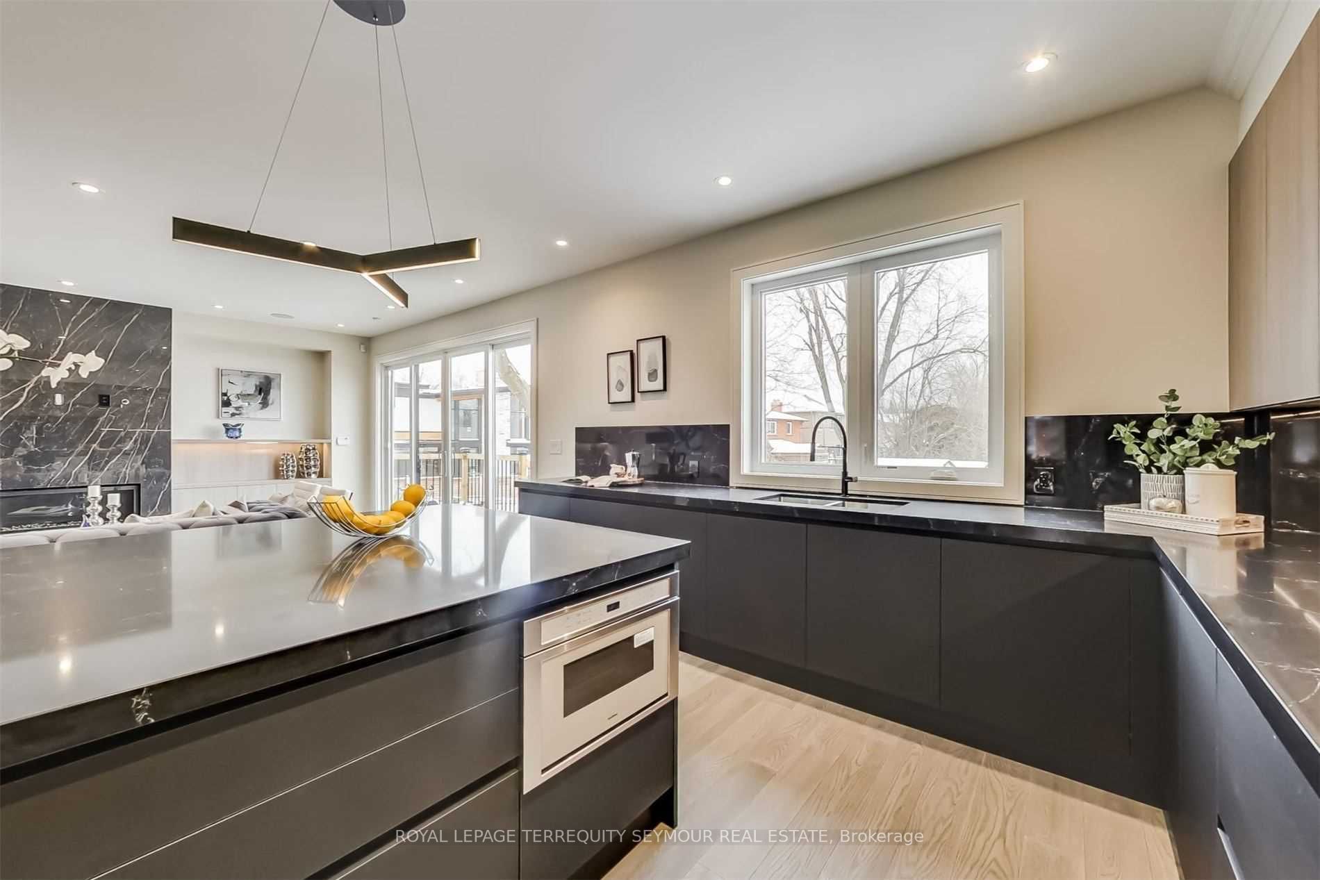 5 Yeomans Rd