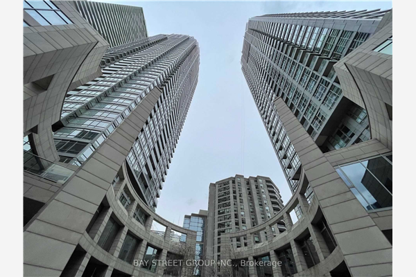 2181 Yonge St, Toronto