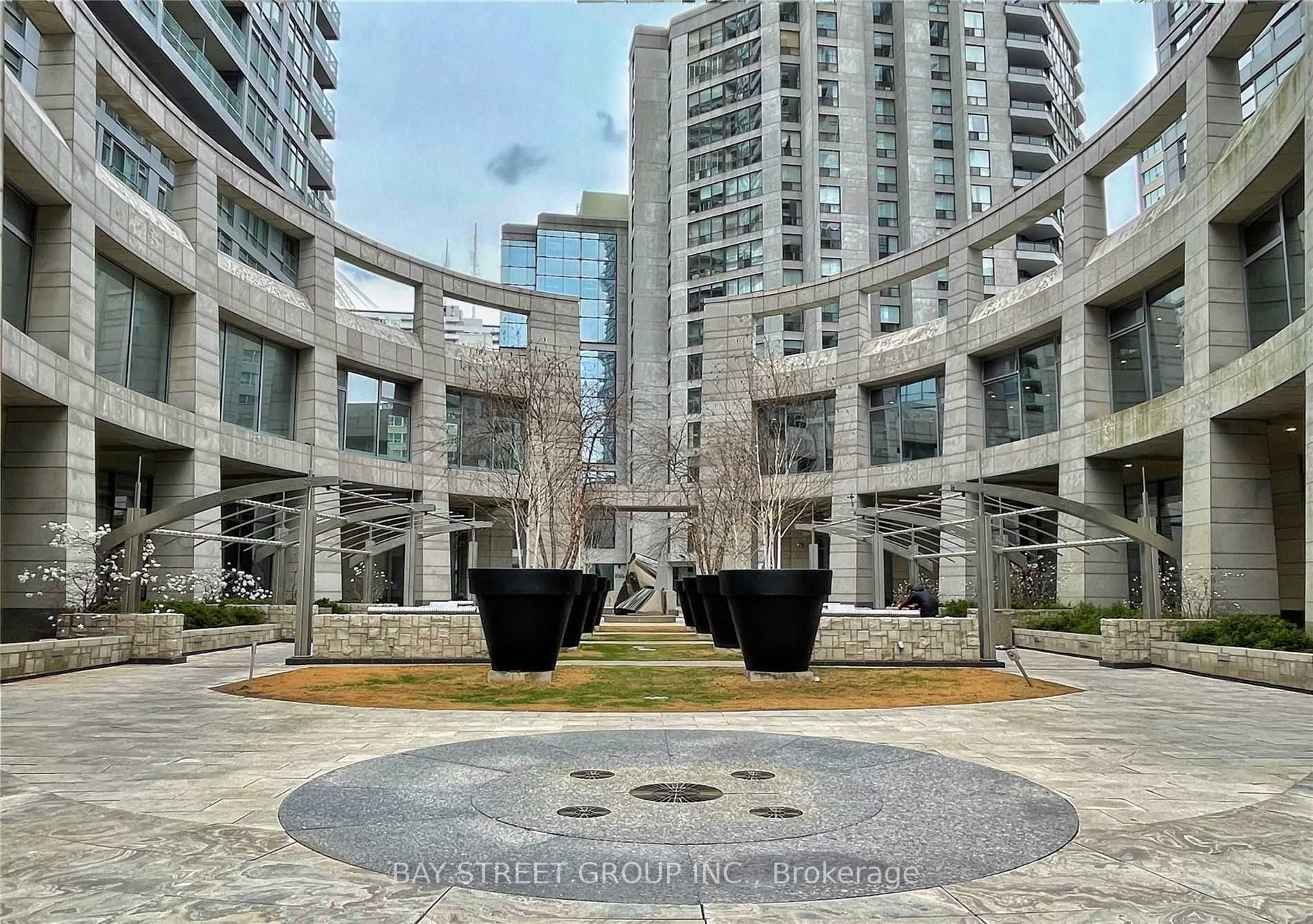 2181 Yonge St, #1406
