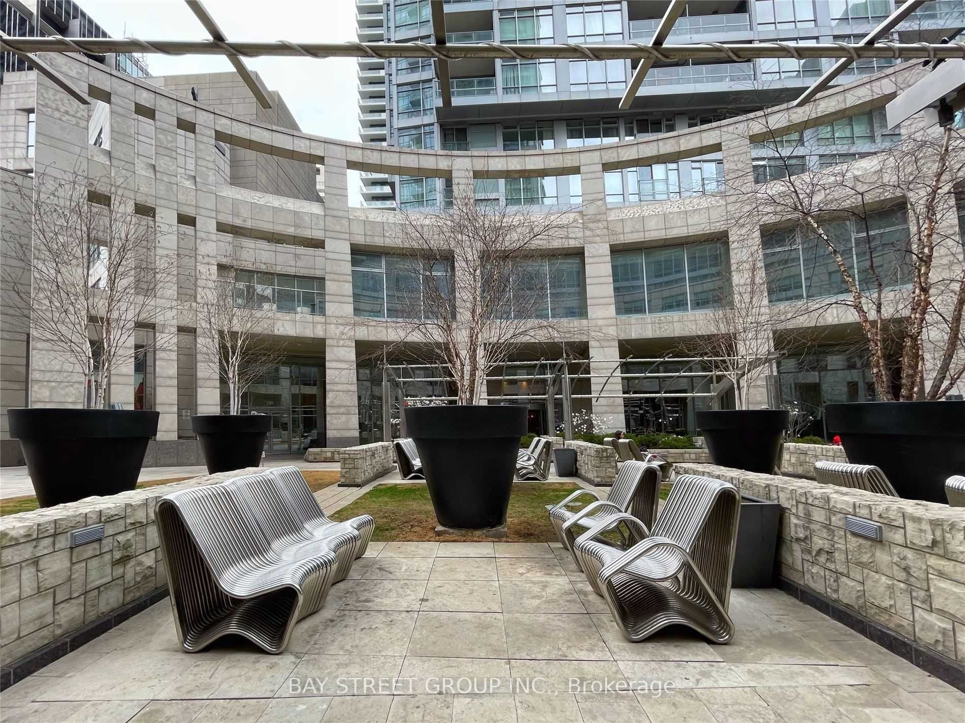 2181 Yonge St, #1406