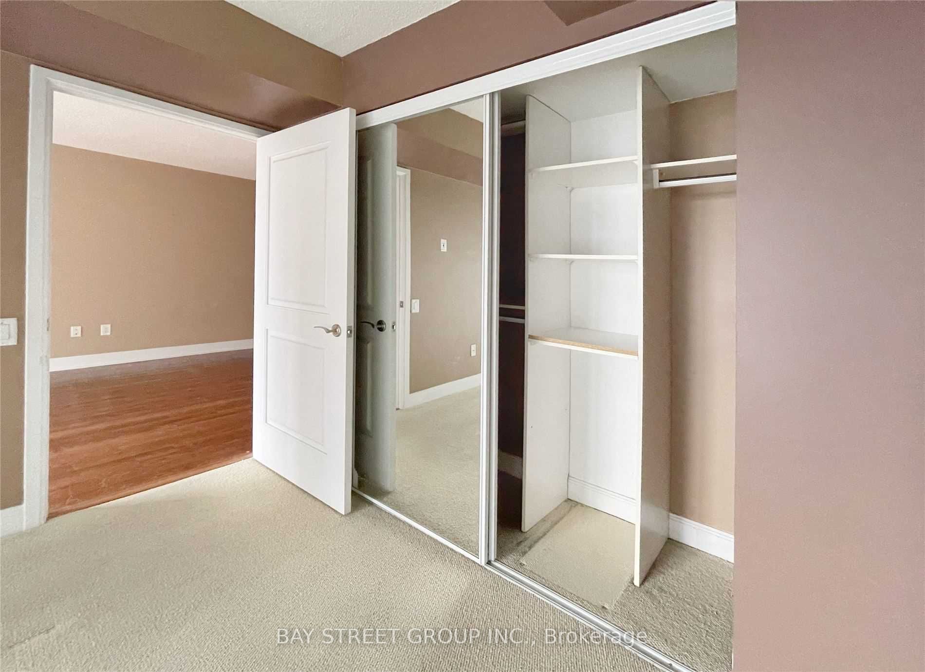 2181 Yonge St, #1406