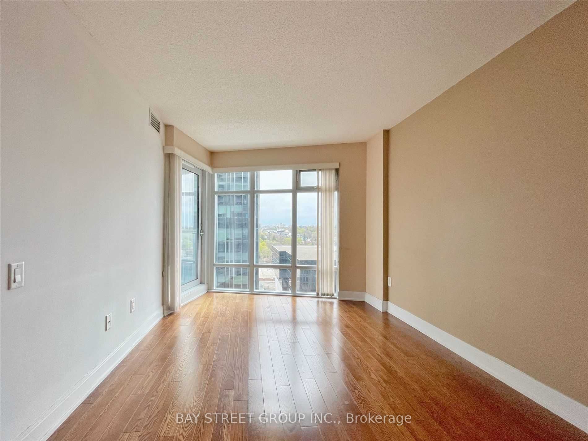 2181 Yonge St, #1406