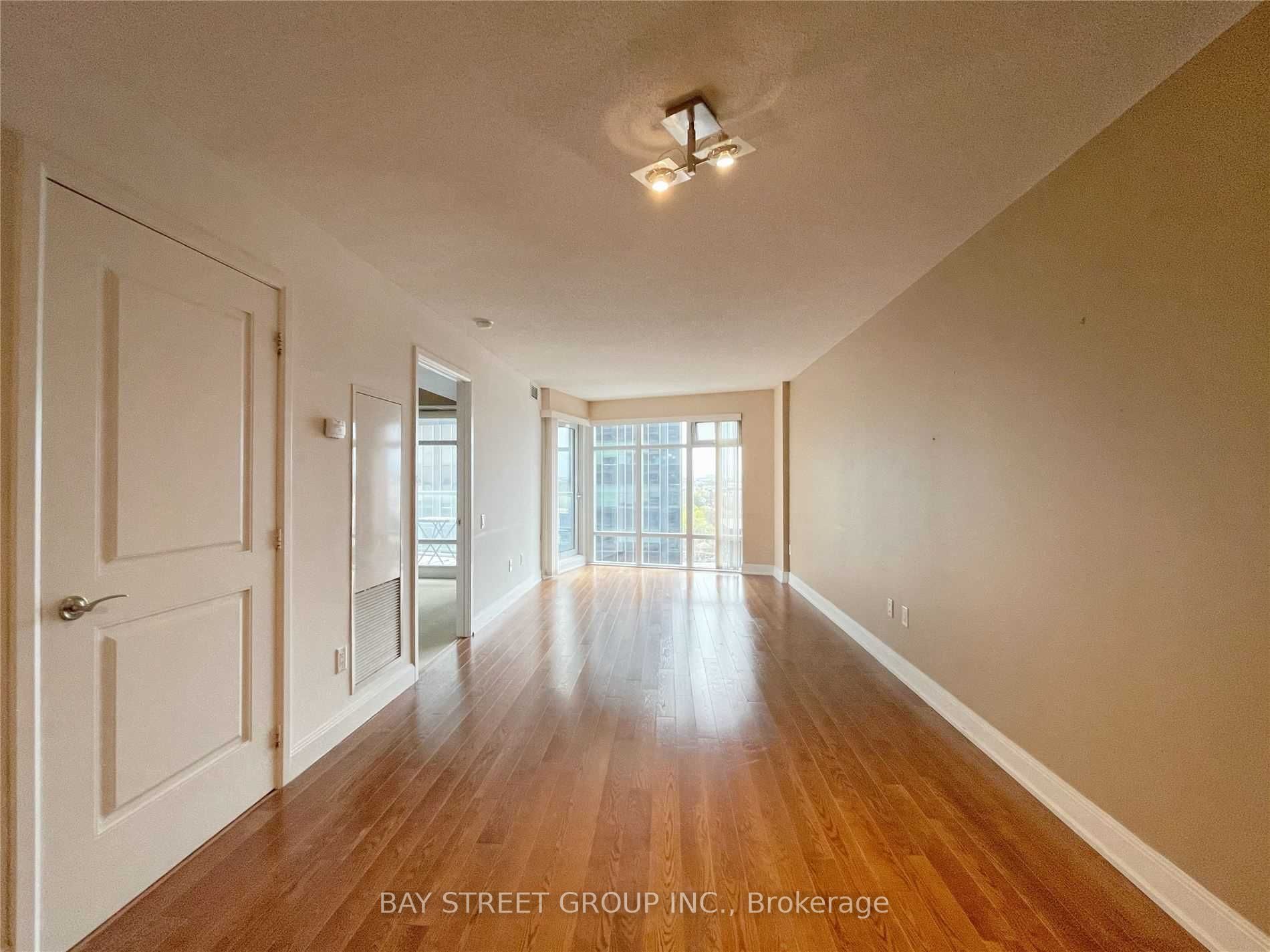 2181 Yonge St, #1406