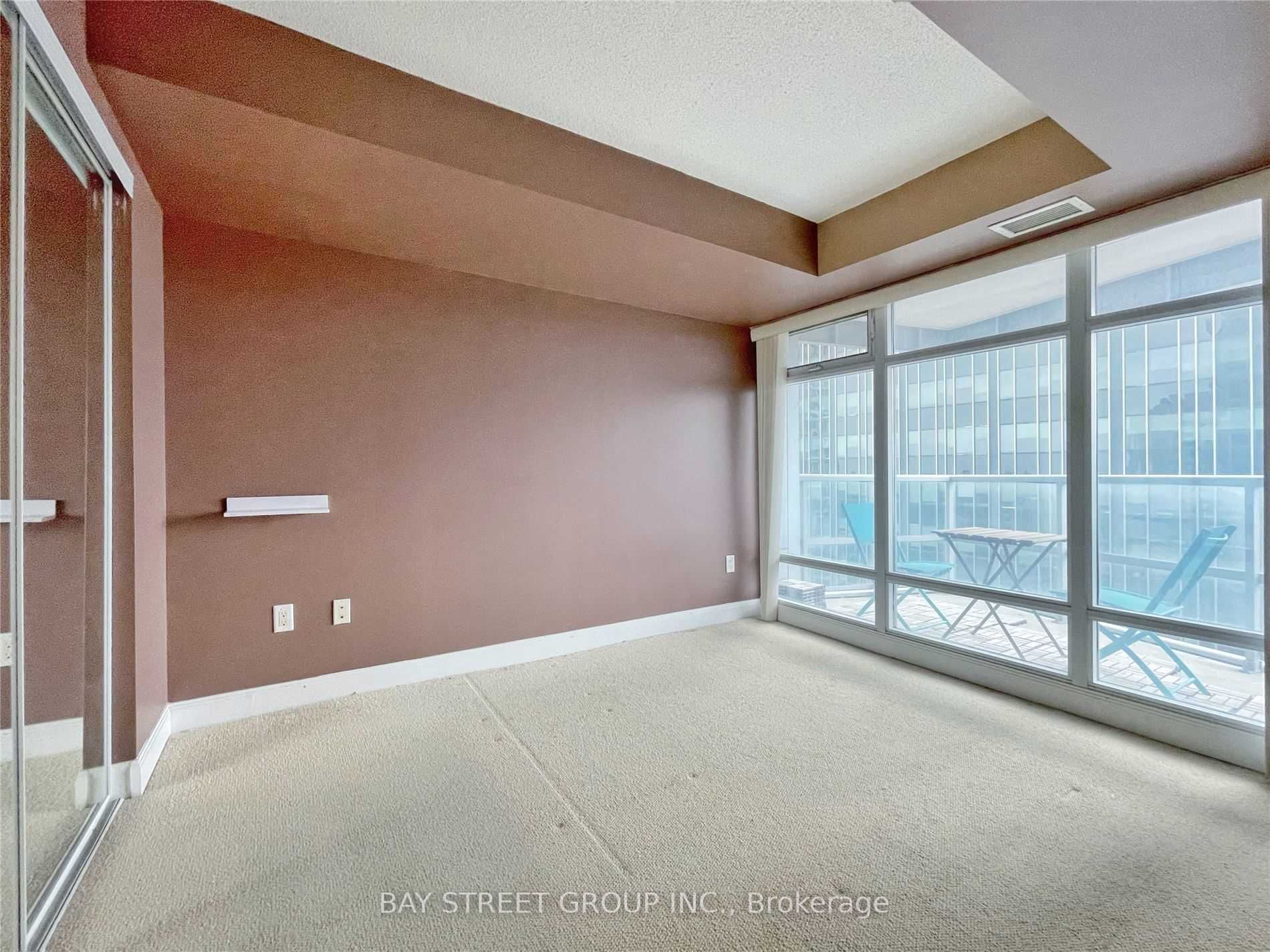 2181 Yonge St, #1406