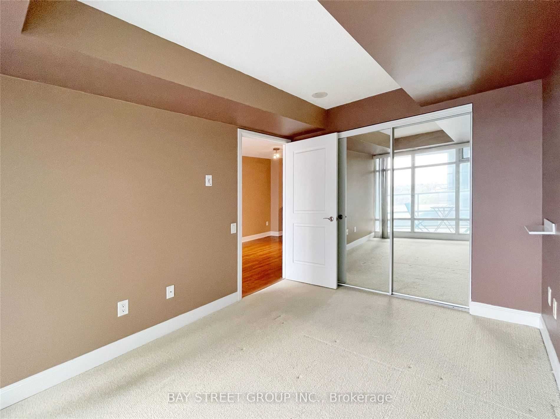 2181 Yonge St, #1406
