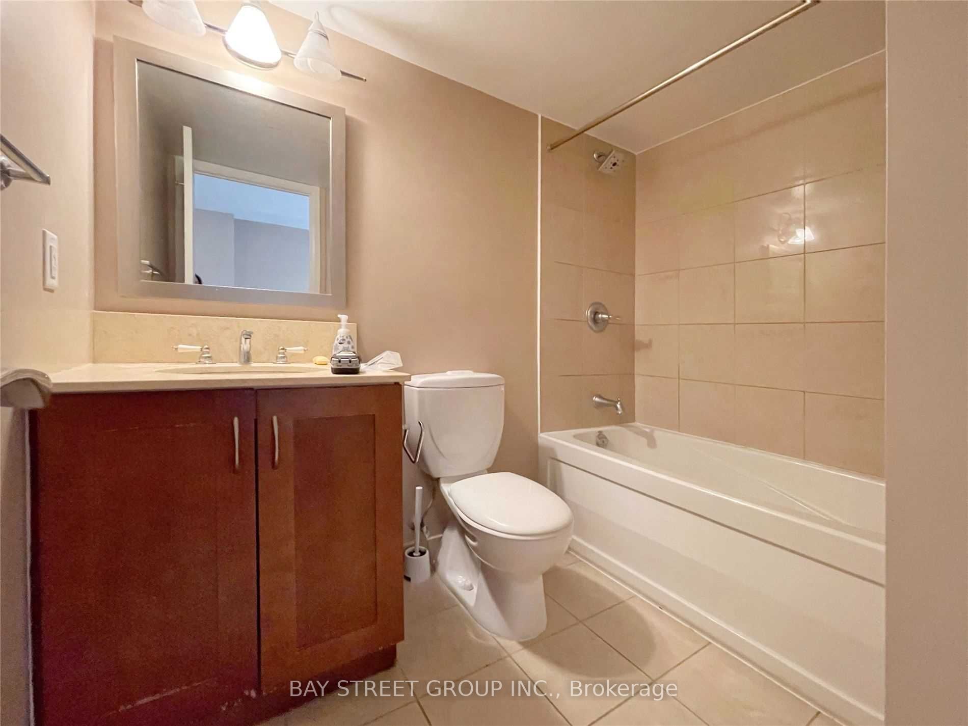 2181 Yonge St, #1406