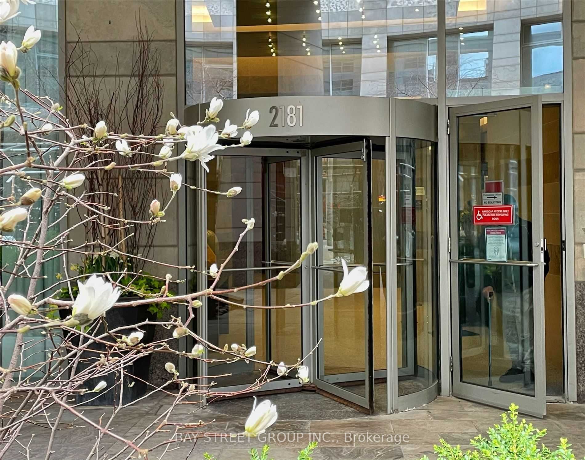 2181 Yonge St, #1406
