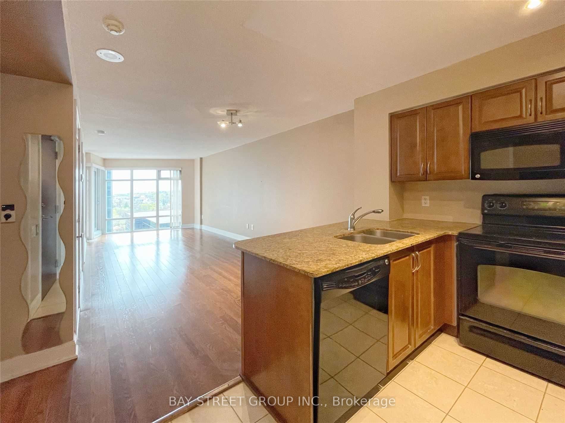 2181 Yonge St, #1406