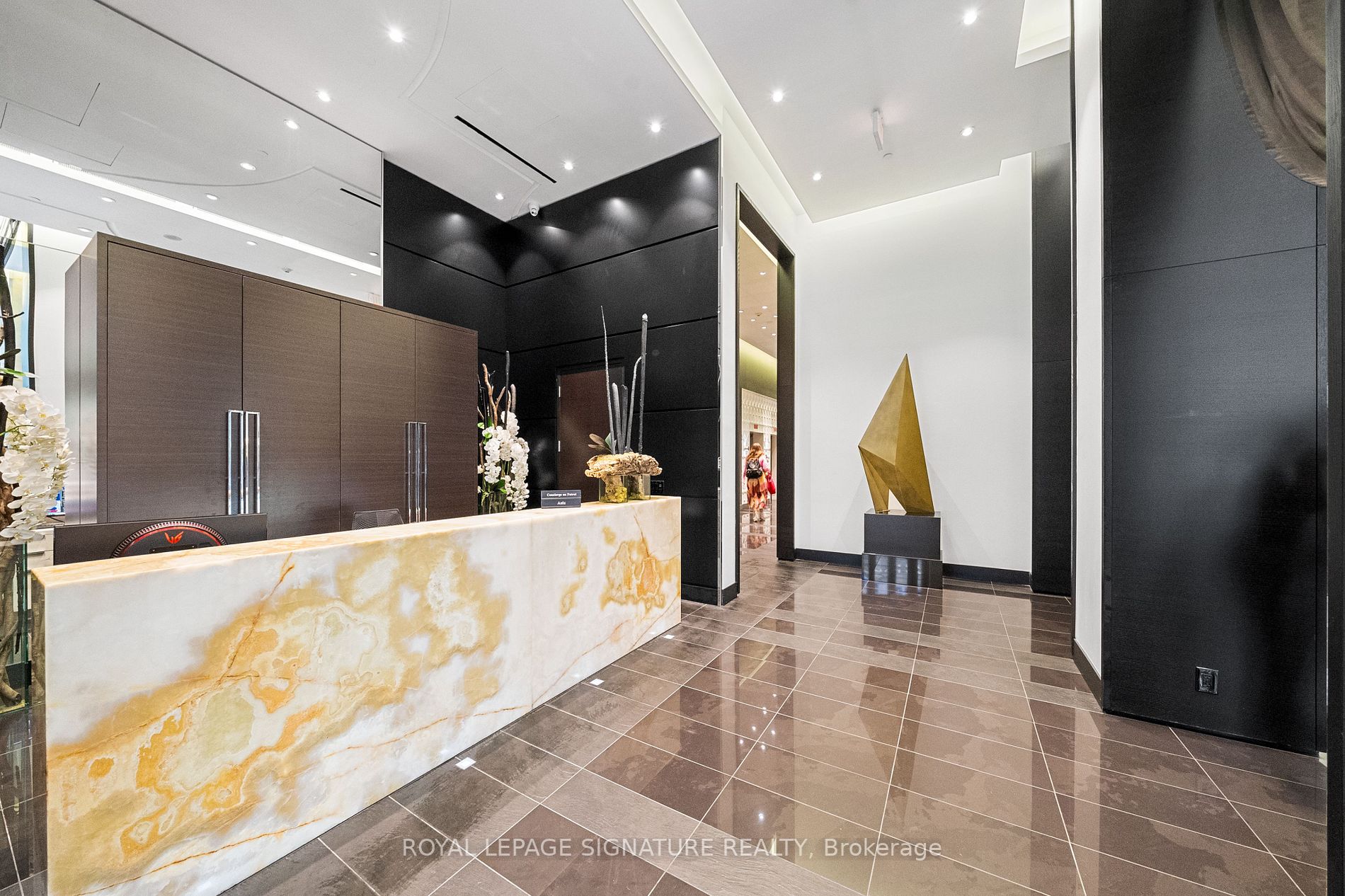 32 Davenport Rd, #2203