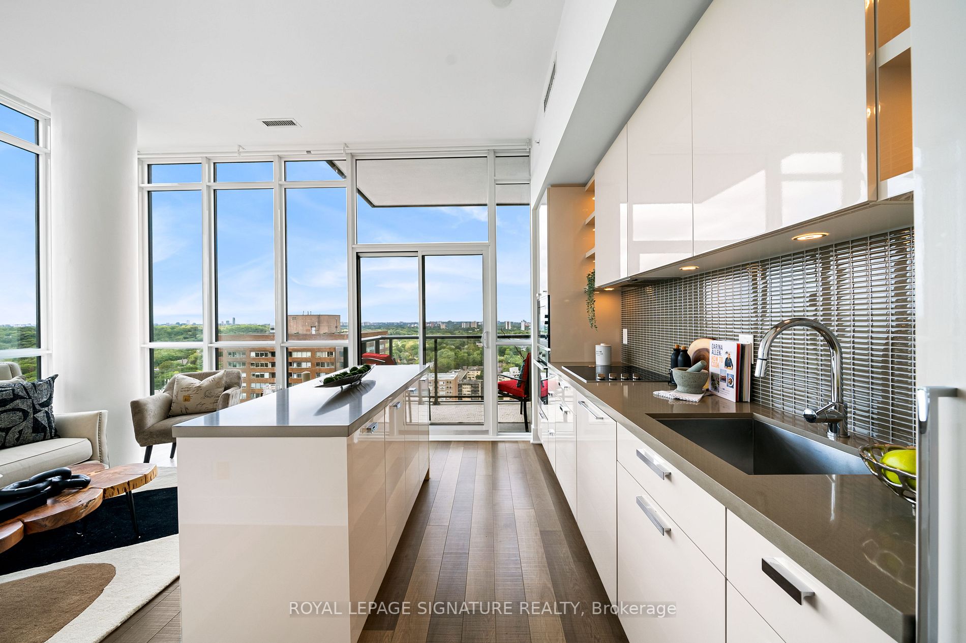 32 Davenport Rd, #2203