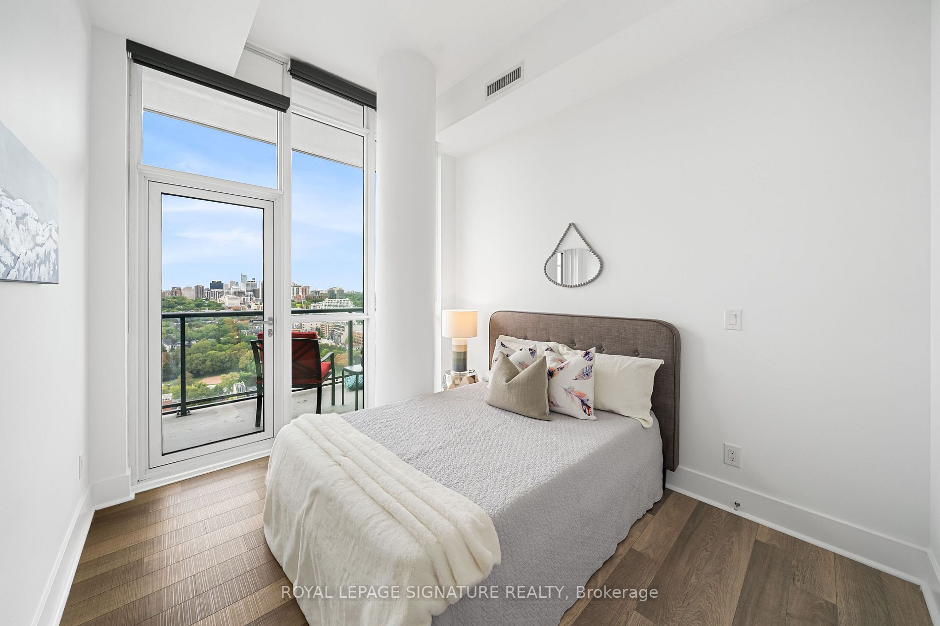 32 Davenport Rd, #2203