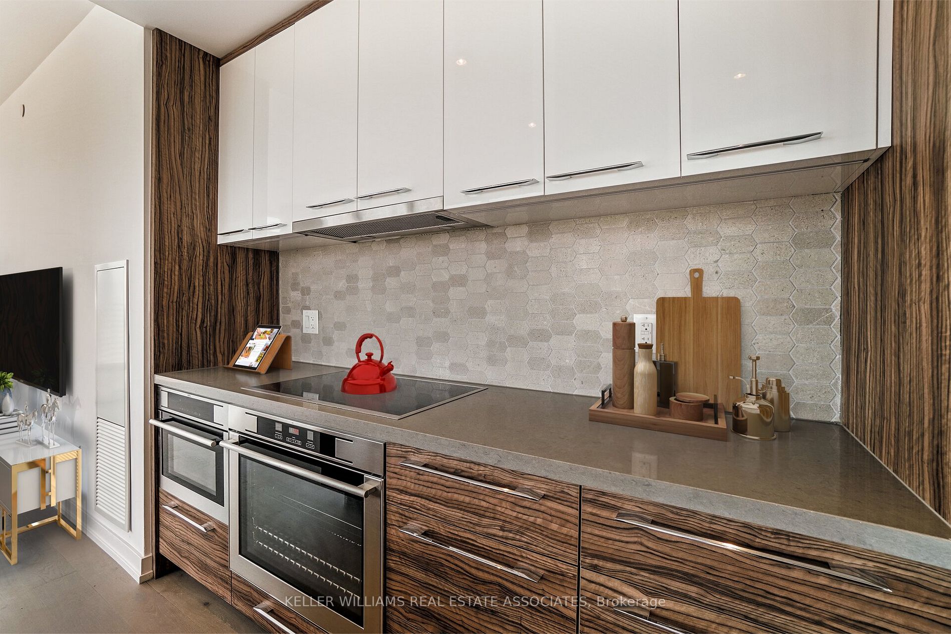 488 University Ave, #2302