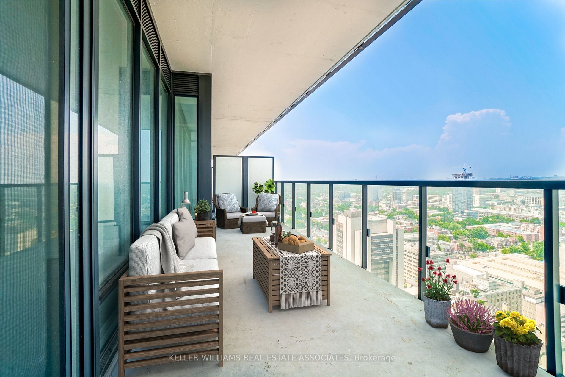 488 University Ave, #2302