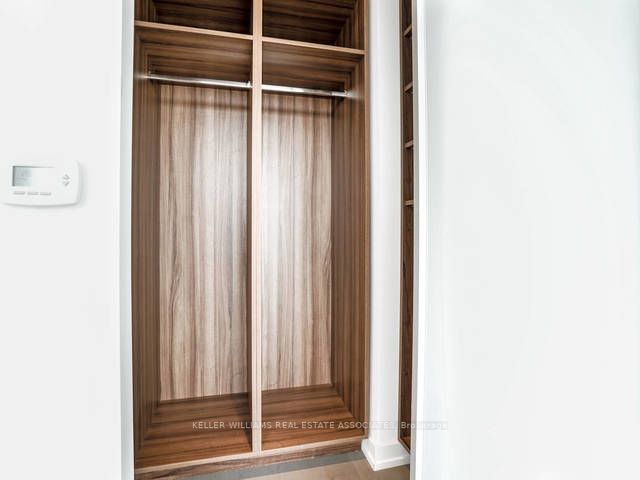 488 University Ave, #2302