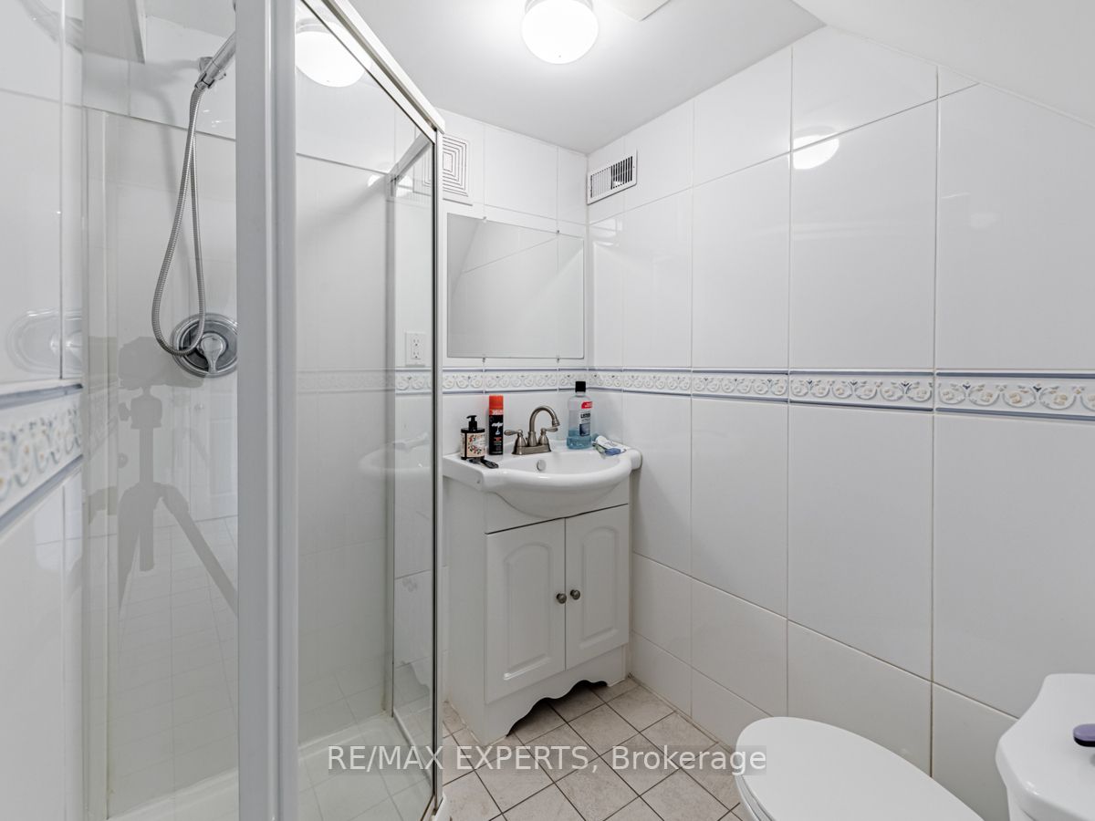 136 Chatsworth Dr