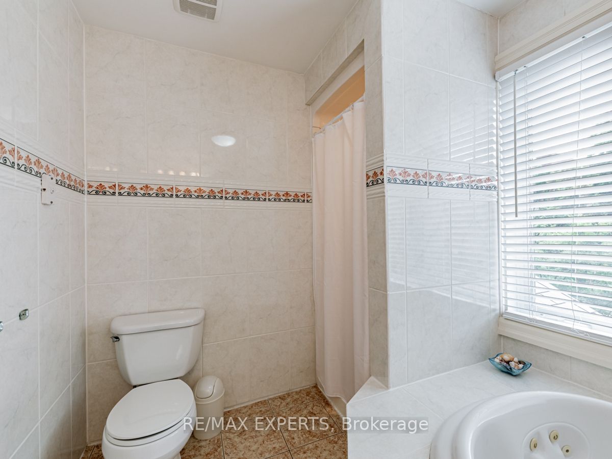 136 Chatsworth Dr