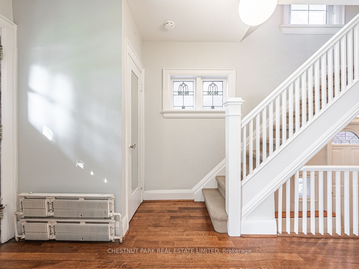 82 Chudleigh Ave