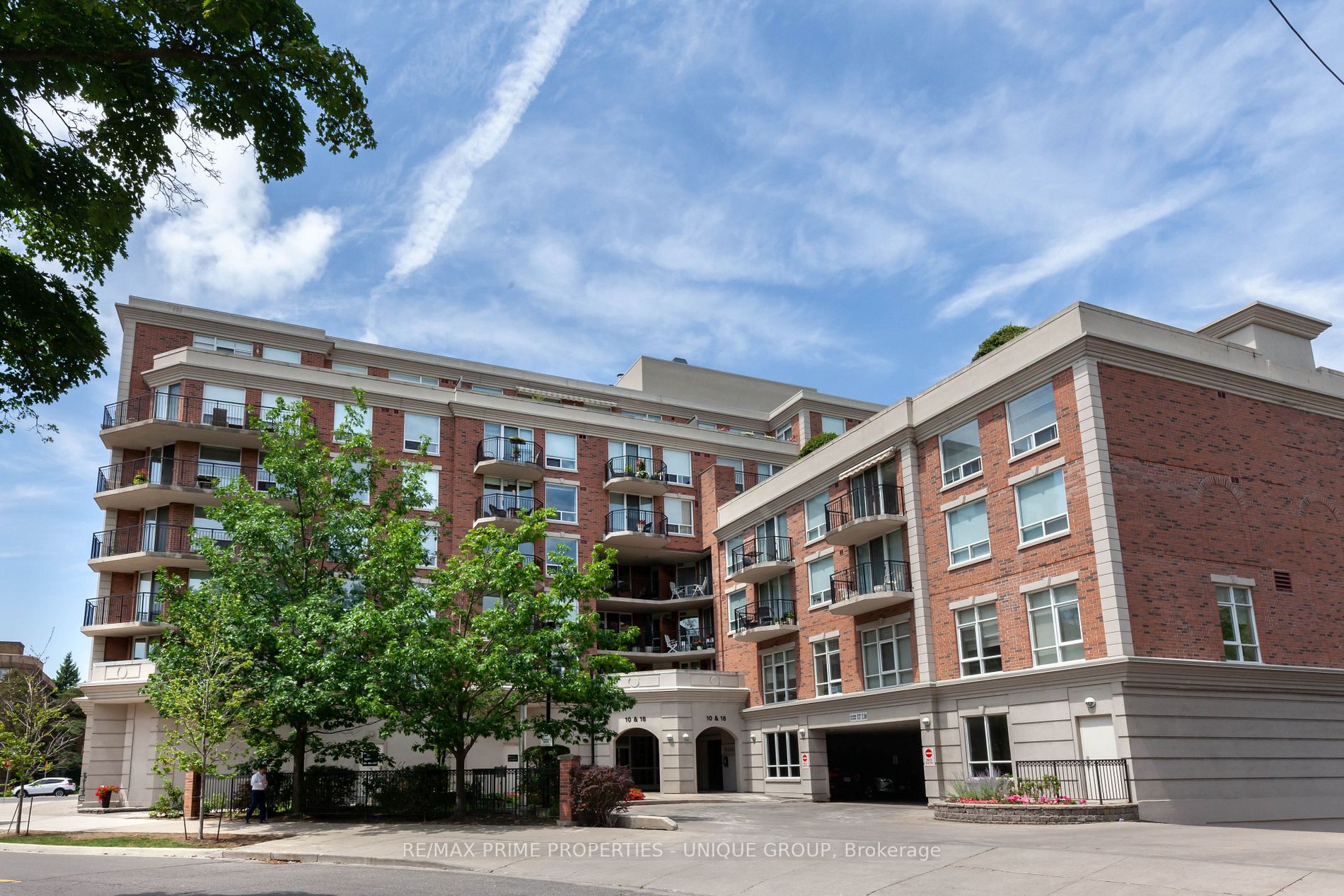 18 Wanless Ave, #405