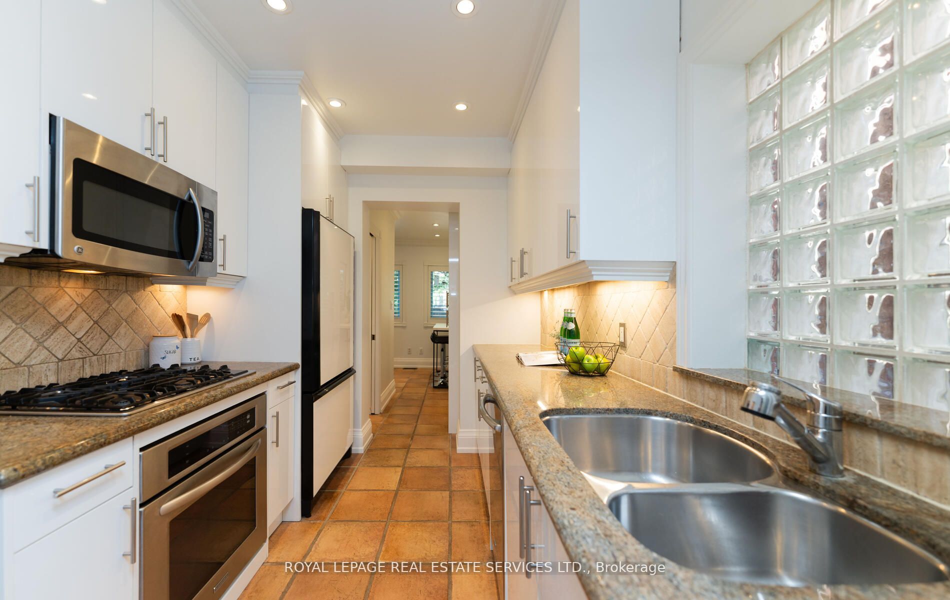 174 Woburn Ave